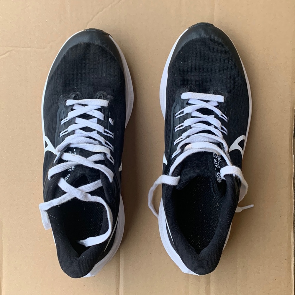 Air Pegasus ZOOM 39 size 4Y